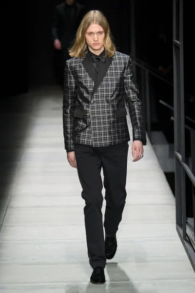 Look 48